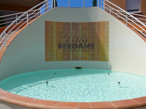 reproduction - imitation mosaïque - enseigne villa Bergame Béziers